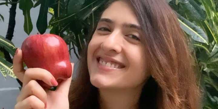 Nutritionist Pooja Makhija shares how apple is the best cure for constipation and diarrhea