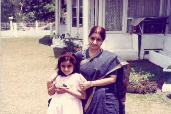 On Sushma Swaraj’s birth anniversary, daughter Bansuri remembers her with a throwback picture