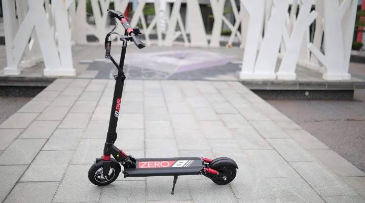Safety tips for riding electric scooters in busy urban areas