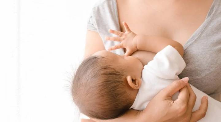 Diet Tips for Breastfeeding Moms & How Moms can enhance Lactation